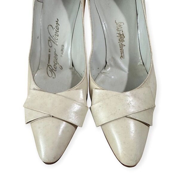 Vintage Roger Vivier Cream Leather Pumps with Flat Bow Detail, Size 5 1/2 - Picture 7 of 13